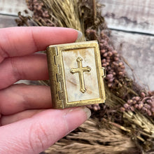 Load image into Gallery viewer, Miniature of The New Testament by Bourne of Harlesden; 1960 Book