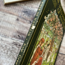 Load image into Gallery viewer, 1974 The Pied Piper of Hamelin by Robert Browning; Illustrated by Kate Greenaway (Et)