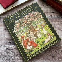 Load image into Gallery viewer, 1974 The Pied Piper of Hamelin by Robert Browning; Illustrated by Kate Greenaway (Et)