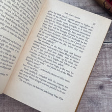 Load image into Gallery viewer, 1937 The White Knight A Biography of Pope Pius X for Children by Mabel A Farnum; Illustrated Book
