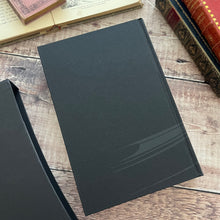 Load image into Gallery viewer, Don&#39;t Look Now by Daphne Du Maurier Folio Society with Slipcase 2007 Short Stories
