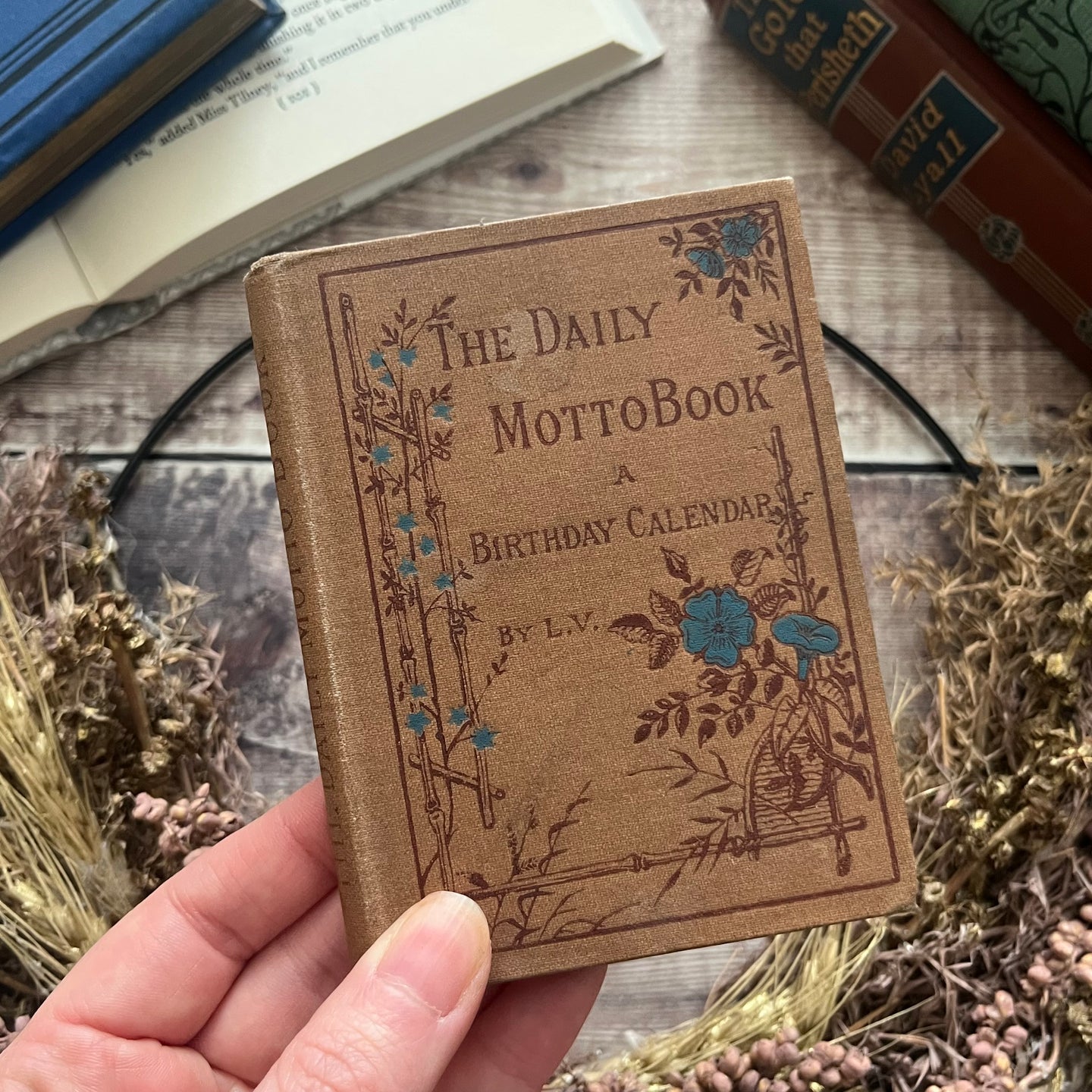 The Daily Motto Book A Birthday Calendar Pretty Floral Binding Pocket Book