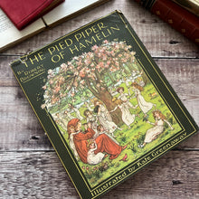 Load image into Gallery viewer, 1974 The Pied Piper of Hamelin by Robert Browning; Illustrated by Kate Greenaway (Et)
